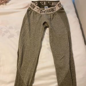 Gym shark leggings